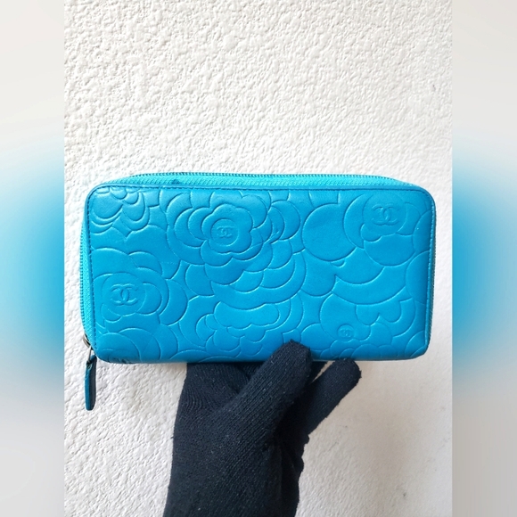 Chanel Camellia Embossed Zip Around Wallet - Picture 2 of 16